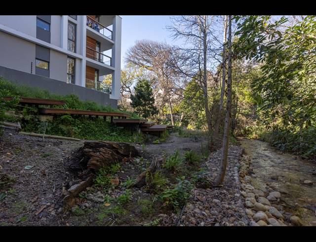 2 BEDROOM APARTMENT TO LET IN NEWLANDS